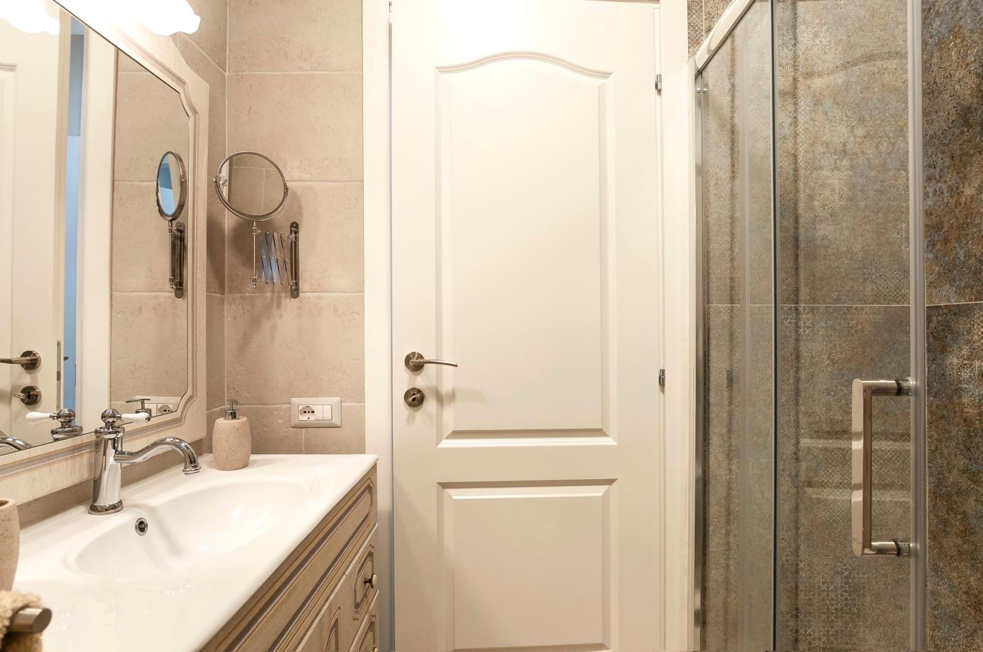 Apartment Elegant Comfy Three-rooms In Eur With Parking Rom