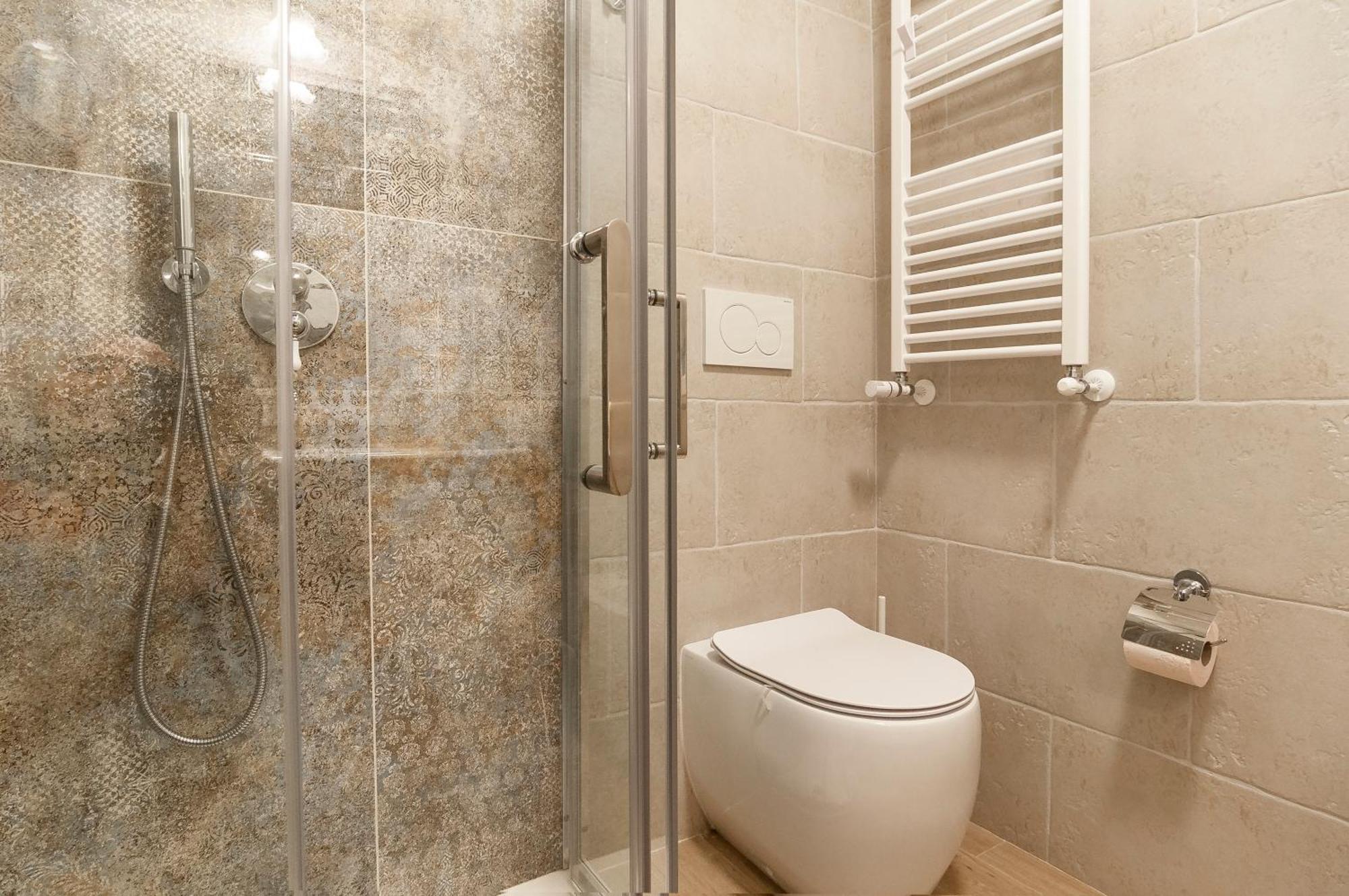 Elegant Comfy Three-rooms In Eur With Parking *