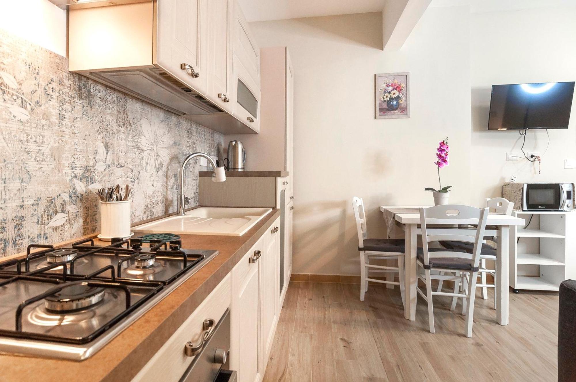 Apartment Elegant Comfy Three-rooms In Eur With Parking Rom