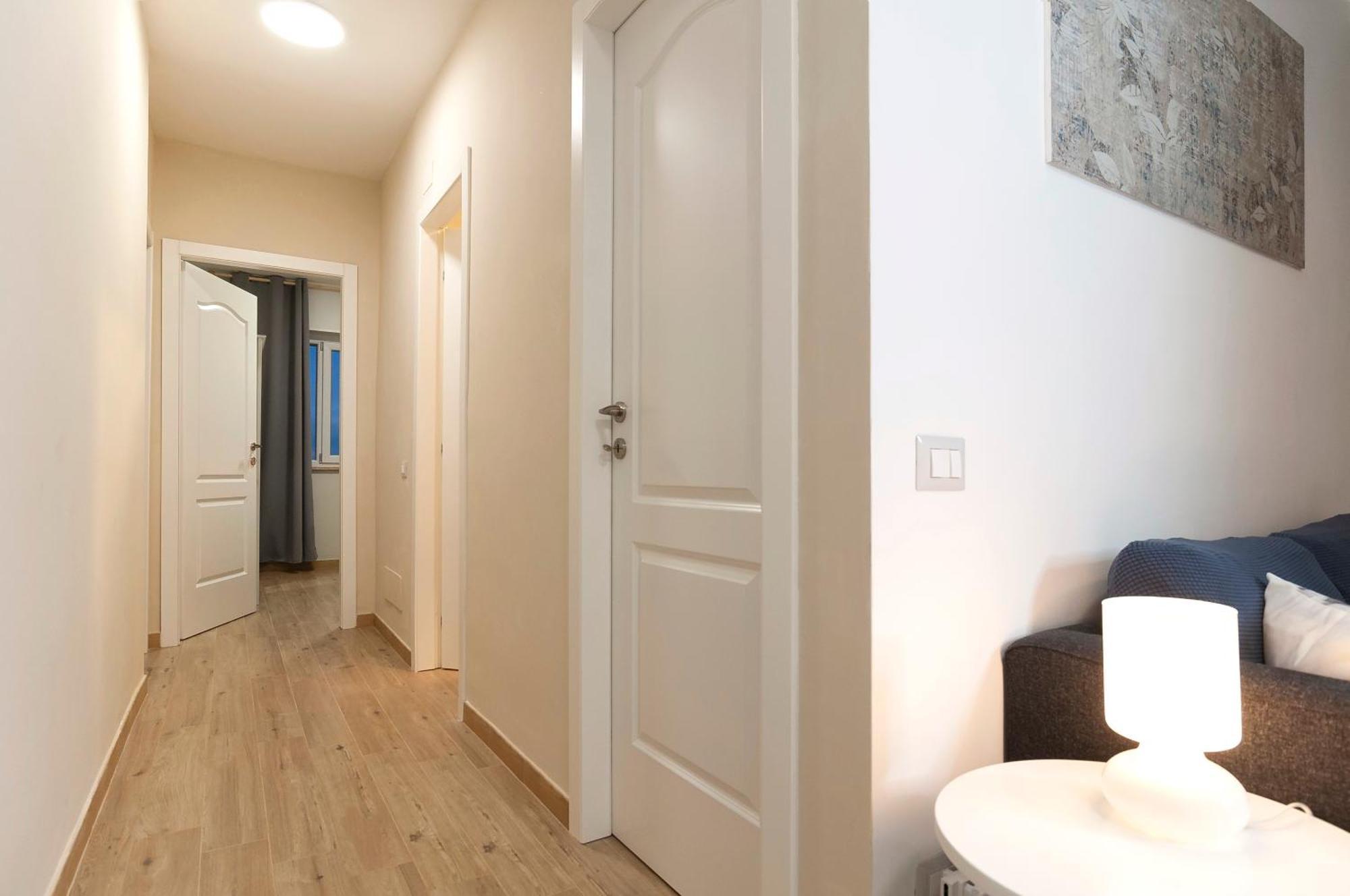 Lägenhet Elegant Comfy Three-rooms In Eur With Parking *