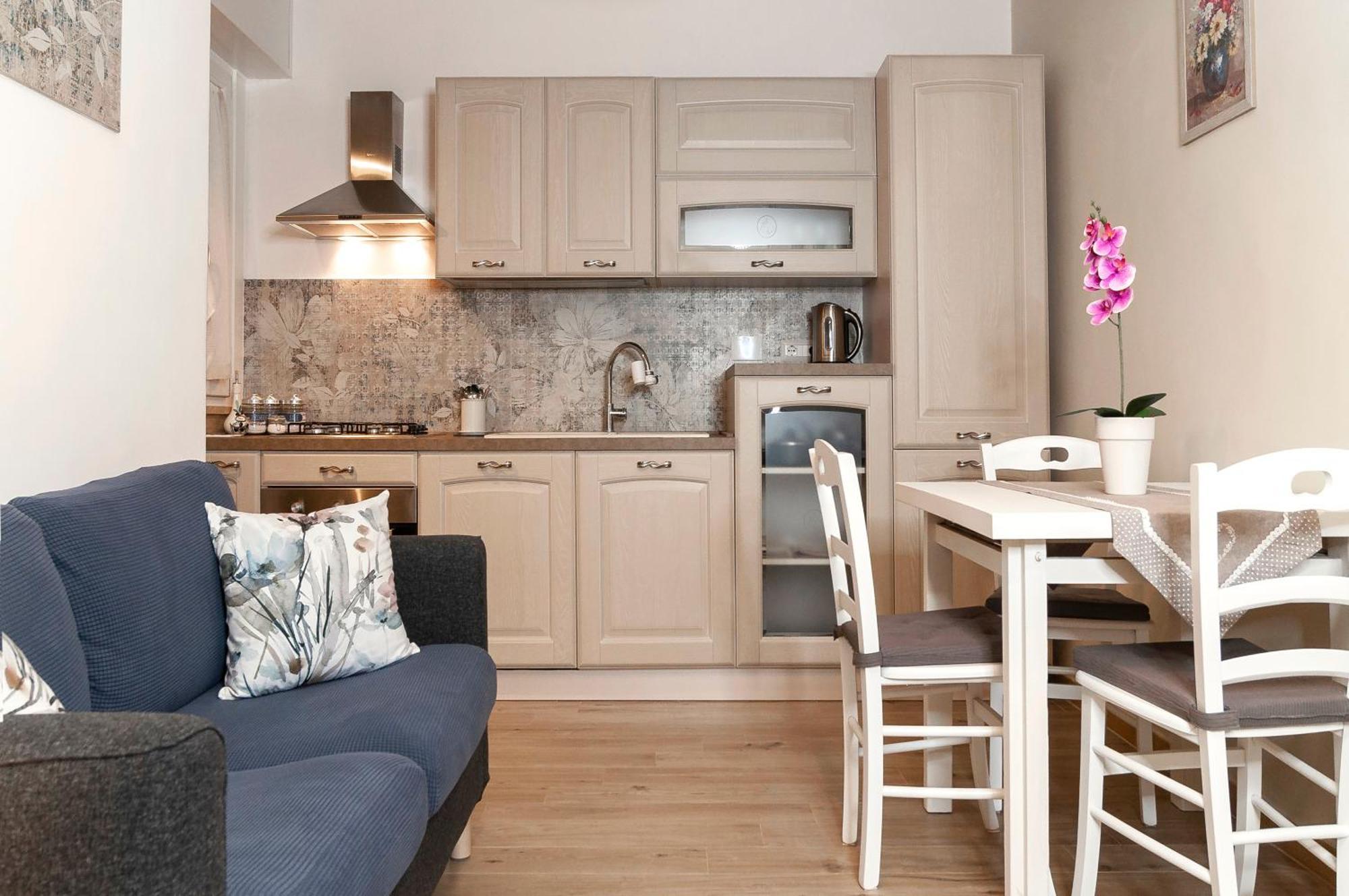 Elegant Comfy Three-rooms In Eur With Parking Lägenhet