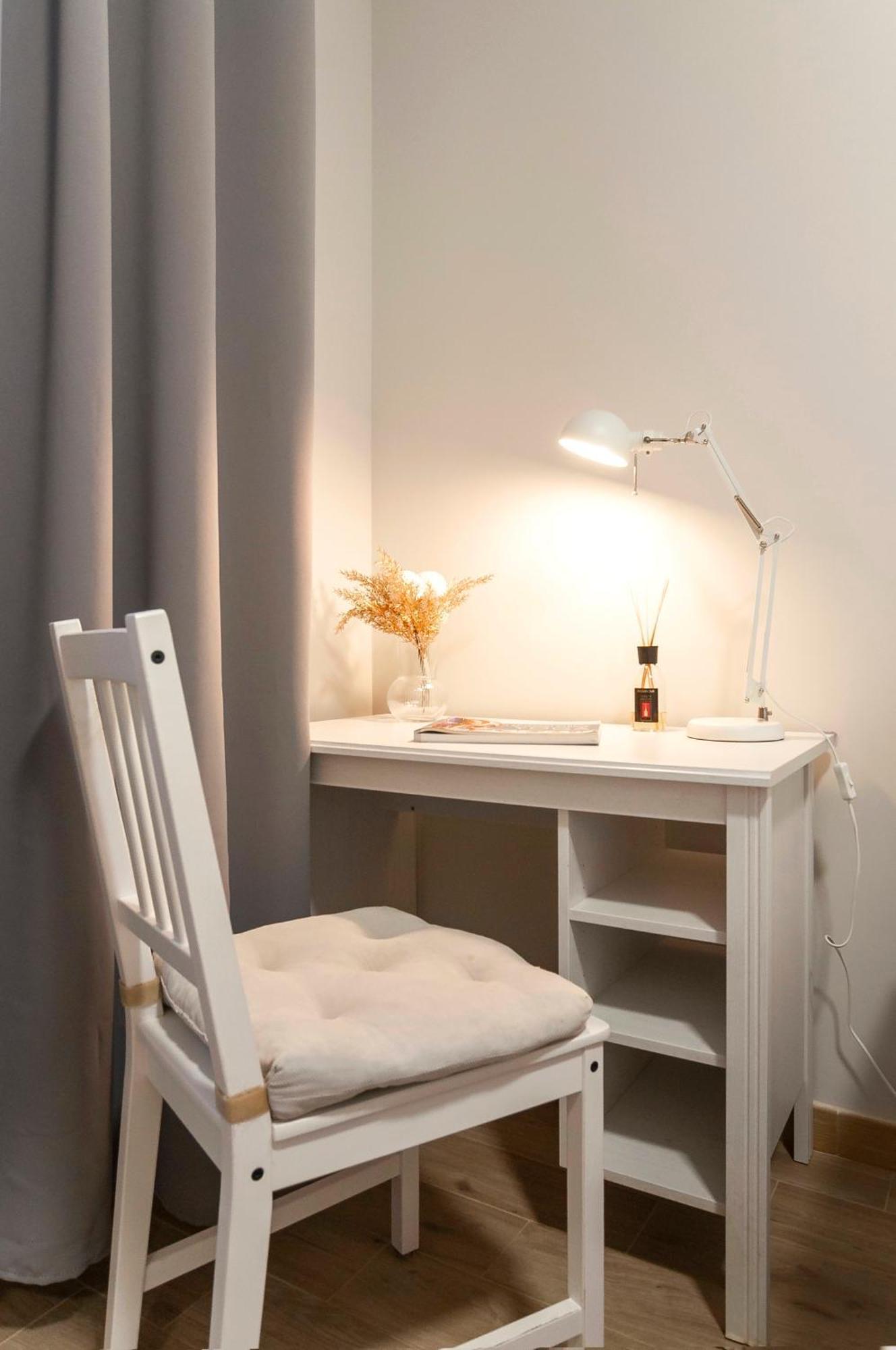 Lägenhet Elegant Comfy Three-rooms In Eur With Parking